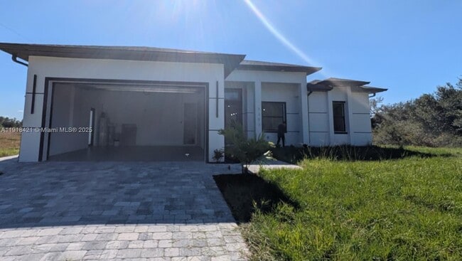 Primary Photo - 3302 E 18th St