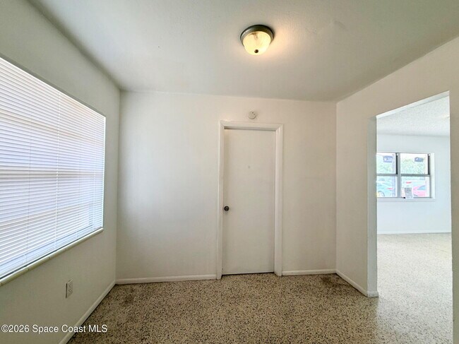 Building Photo - 1590 S Deleon Ave