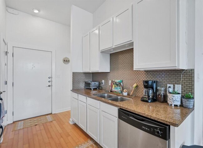 Building Photo - 2931 E 12th St