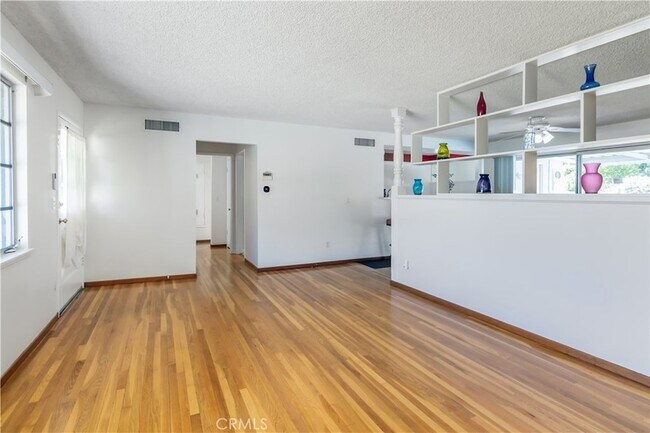 Building Photo - 11543 Swinton Ave