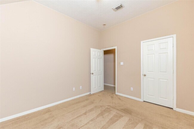 Building Photo - 2201 Signal Hill Dr