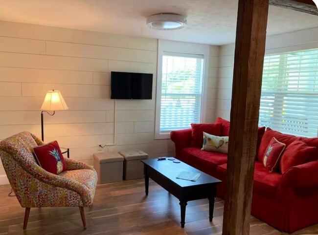 Building Photo - 911 11th St