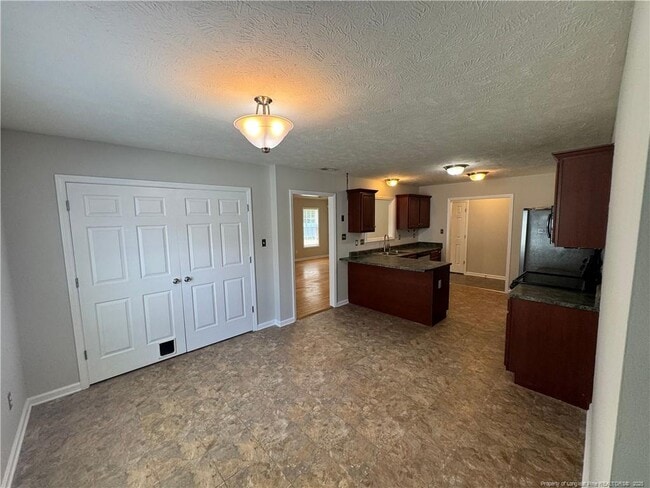 Building Photo - 130 Hosta Dr