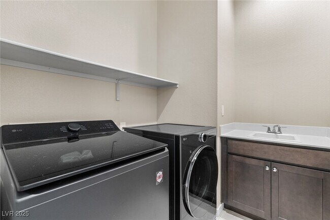Building Photo - 155 Malpaso St