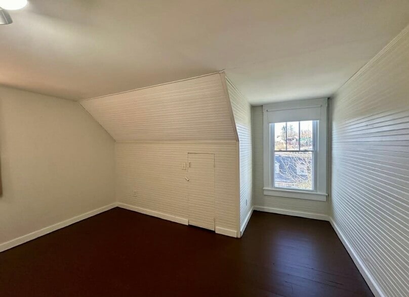 Building Photo - 715 Carter St