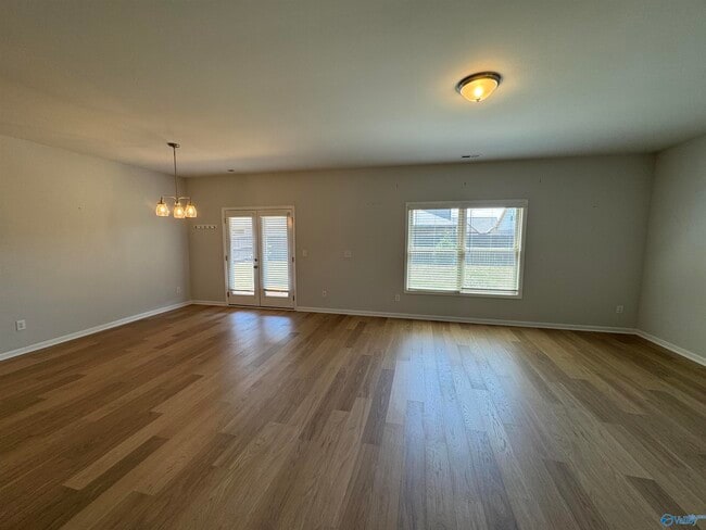 Building Photo - 214 Portrait St