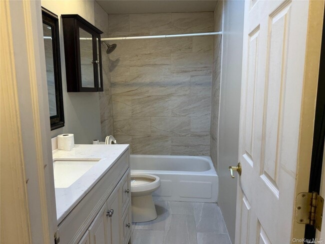 Building Photo - 11 Syosset Cir
