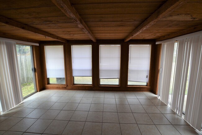 Building Photo - Vintage 3 Bedroom Home in Goodwood Homesites Neighborhood