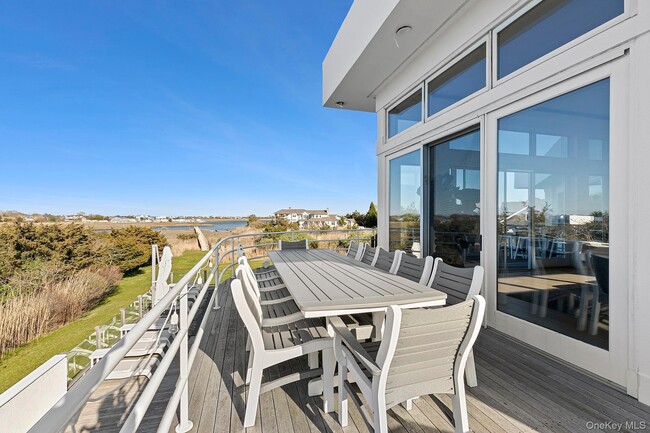 Building Photo - 3 Old Meadow Bend