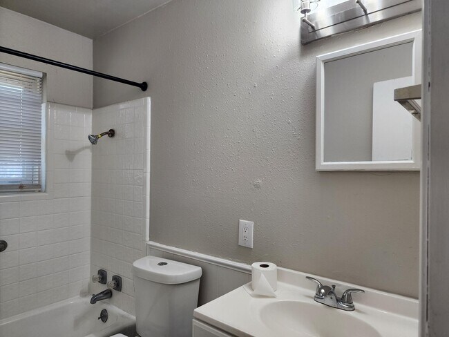 Building Photo - 1217 N Christine Dr