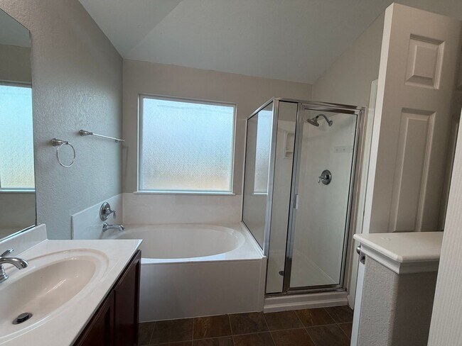 Building Photo - Lovely 3/2 in Gardens of Ranch Estates, NBTX