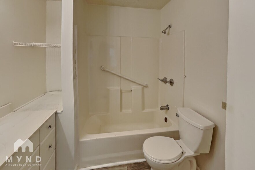 Building Photo - 5860 Ronnie Dr