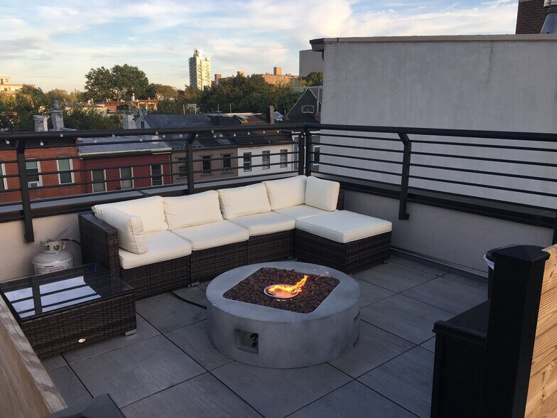 Private Roof Space - 74 Adelphi St