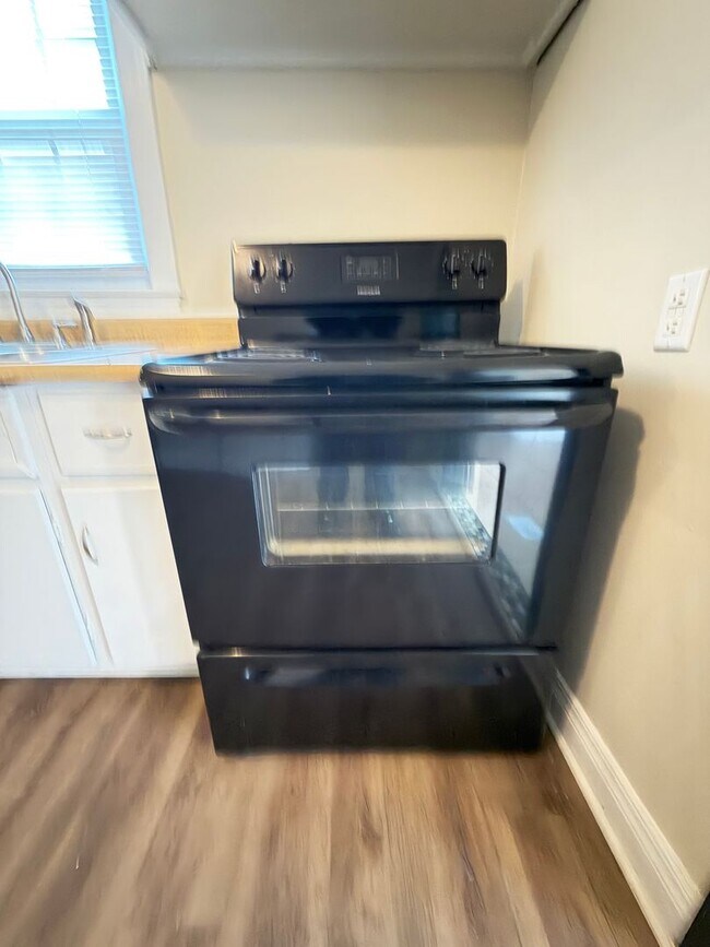 Building Photo - 3 bedroom charmer in Germantown