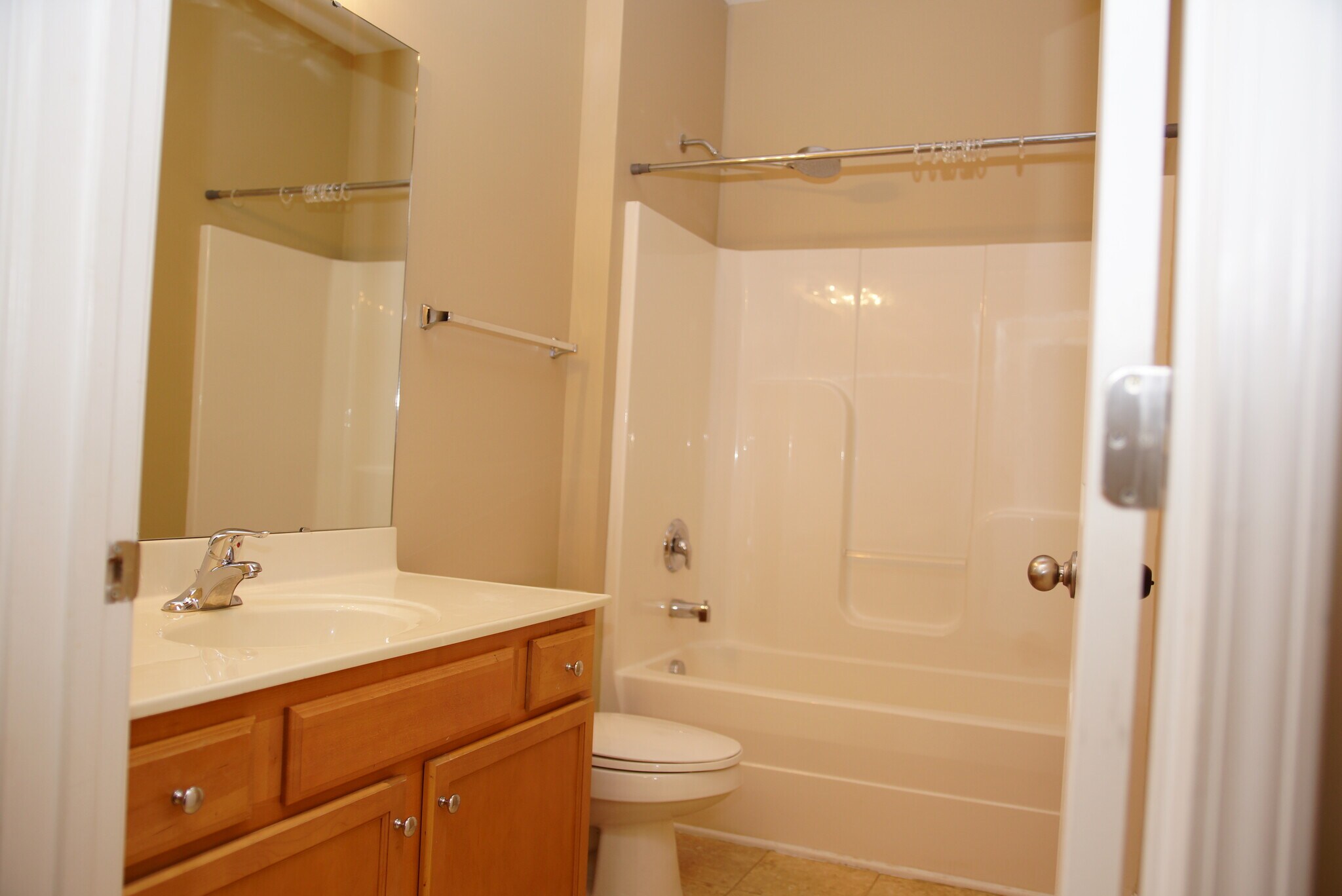 Guest Bathroom - 1260 Duncan Gardens Dr