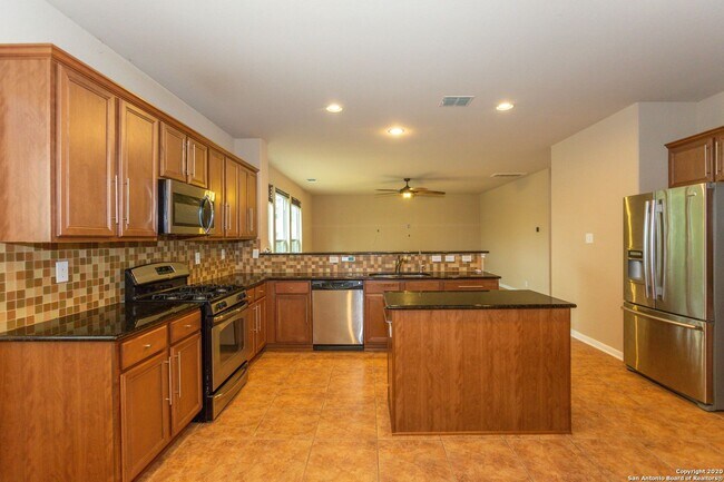 Building Photo - Spacious Stone Oak Beauty
