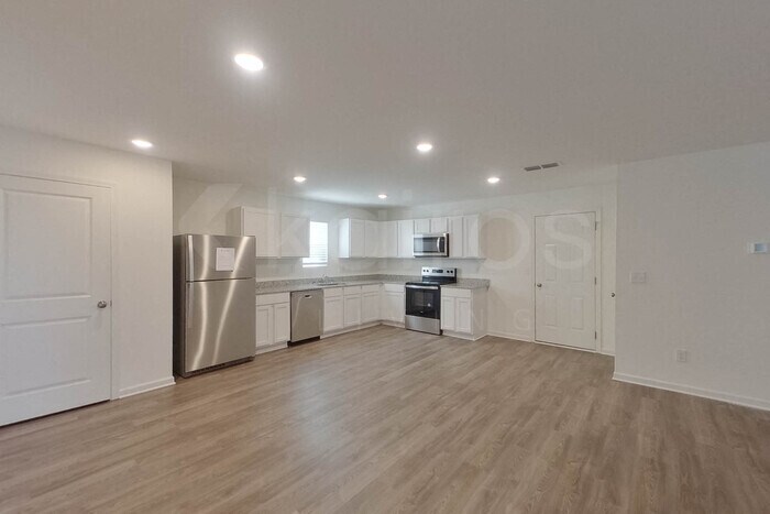 Building Photo - 103 Flat Rock Ml Trl