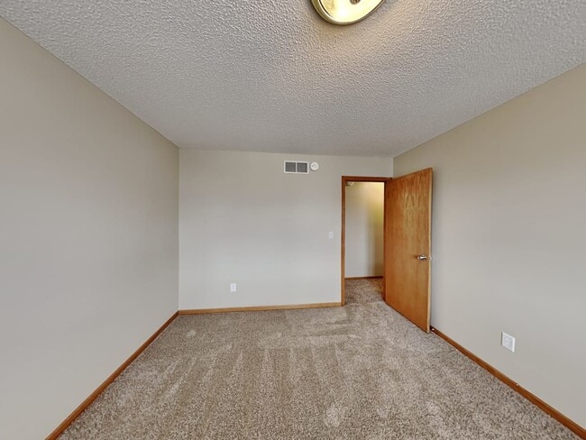 Building Photo - 1933 Mathias Rd