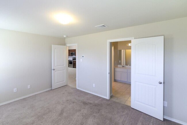 Building Photo - 1112 Decker Dr