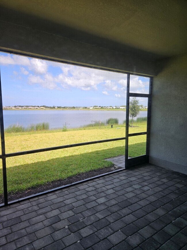 Building Photo - 8116 Shr Lk Dr