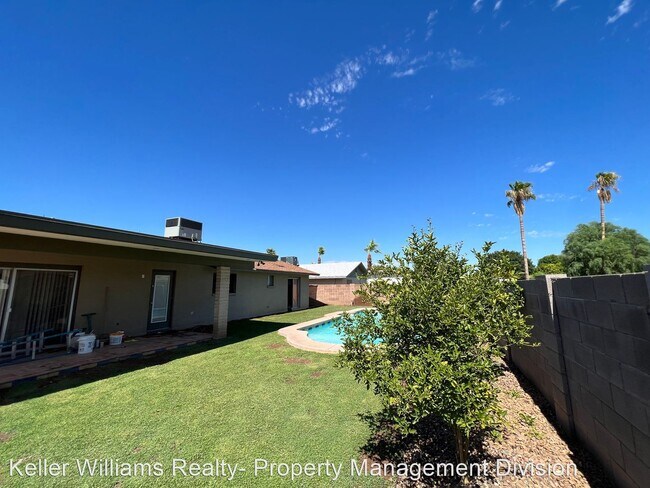Building Photo - 4 br, 2 bath House - 1919 E. Alameda Dr 21...
