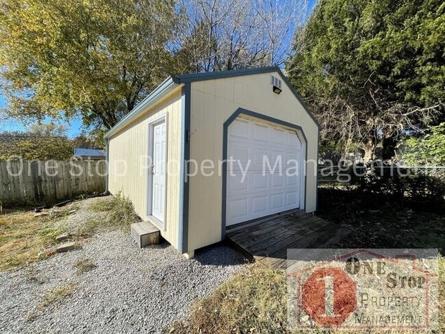 Building Photo - Charming 2 Bedroom, 1 Bathroom home in Ind...