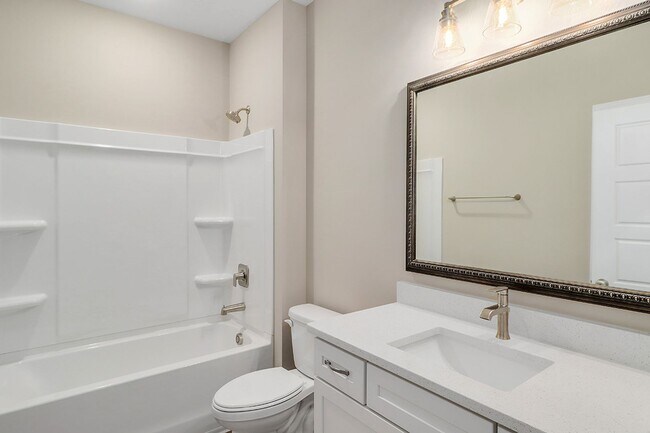 Building Photo - 204 Pineland Dr