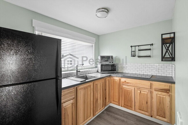 Building Photo - 1425 Mandalay Rd W