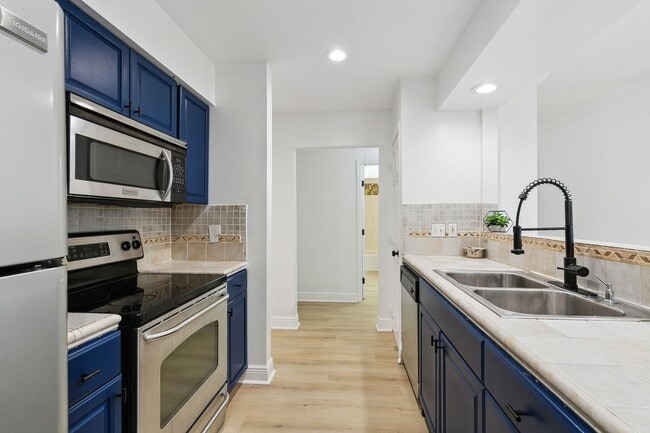 Building Photo - 4659 Dart St