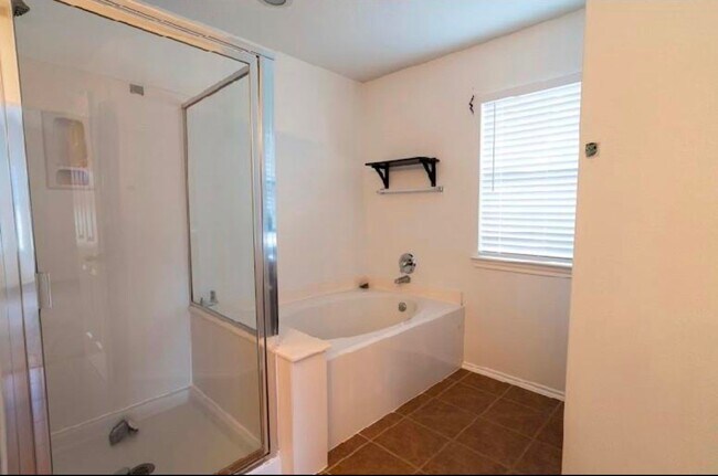 Building Photo - 14413 Rosehedge Ct