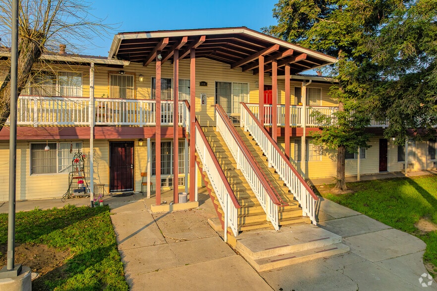 Alternate - Courtyard Village