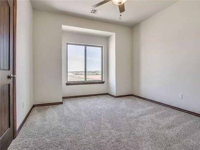 Building Photo - Fantastic 3/2 Gated Neighborhood Choctaw S...