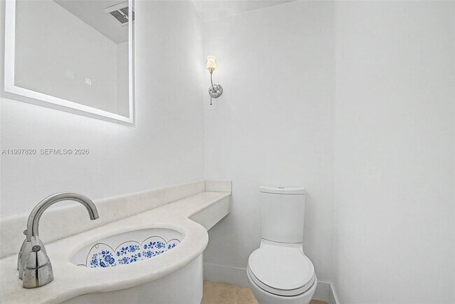 Building Photo - 2000 Brickell Ave