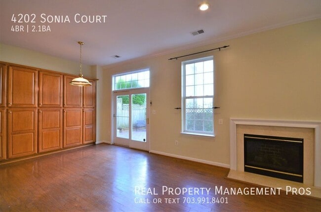 Building Photo - 4202 Sonia Ct
