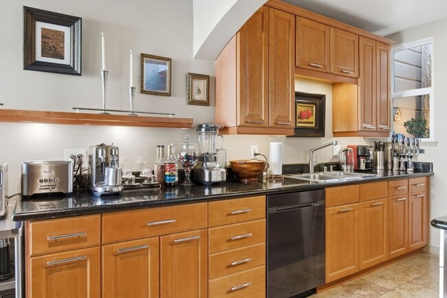 Building Photo - Fully Furnished 2BR + Media Room • 2BA Single-Family Home Near McLaren Park