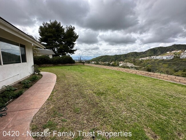 Building Photo - 4 br, 3 bath House - 3107 Highland View Drive
