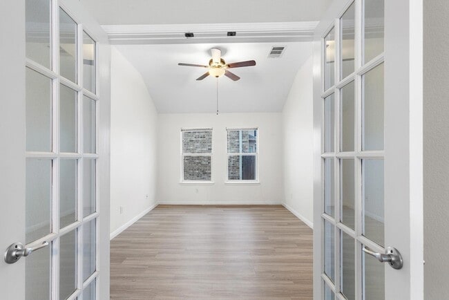 Building Photo - 2205 Speidel Dr