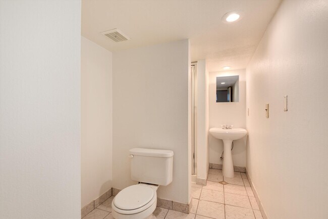 Building Photo - 16176 E Bates Dr