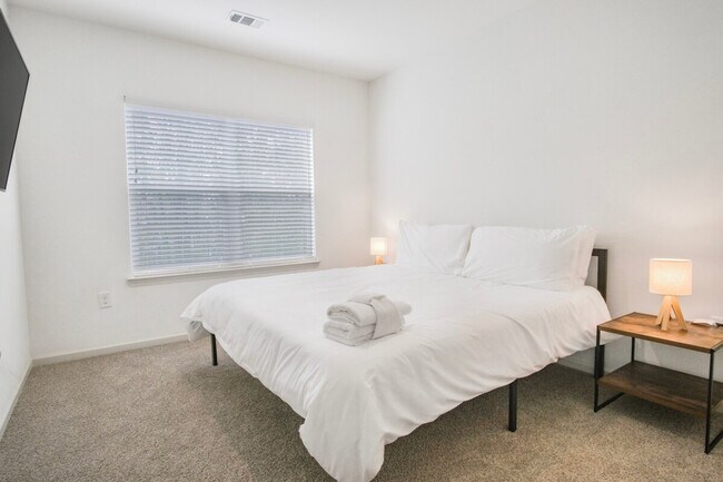 Building Photo - 8359 Coventry Ct