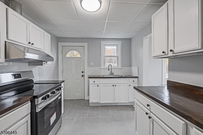 Building Photo - 8 Woodside Ave