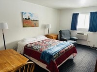 Building Photo - Furnished Studio with Cable TV and Free La...