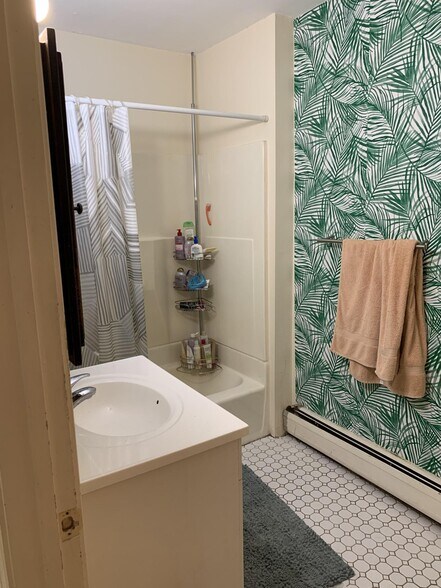 Building Photo - 106 Central St