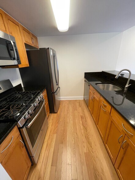 Building Photo - 302 Paine Ct