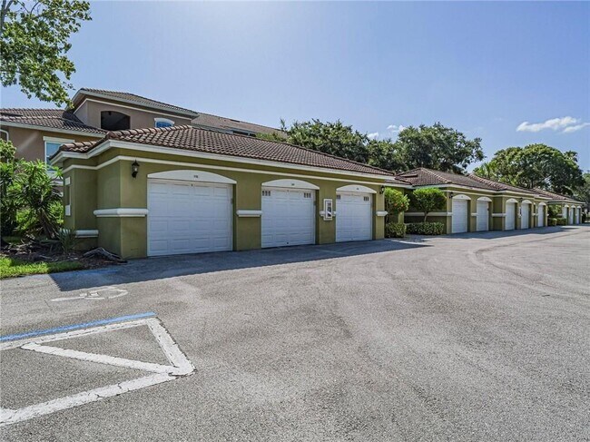 Building Photo - 5095 Fairways Cir