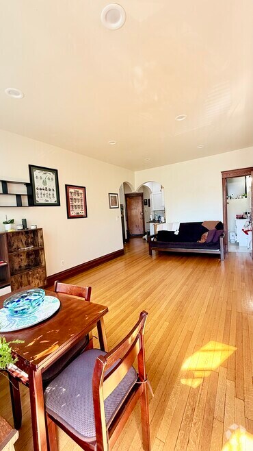Building Photo - 3938 N Ashland Ave