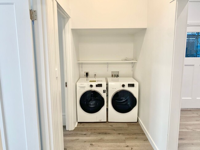 Building Photo - 2BR/1BA Valencia Corridor Luxury Garden Fl...