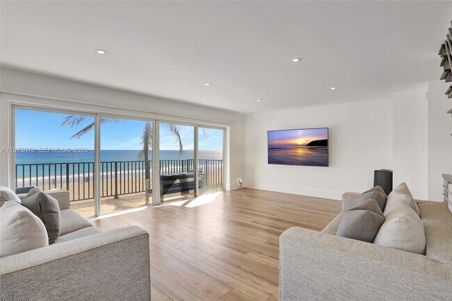 Building Photo - 1194 Hillsboro Mile Unit 1