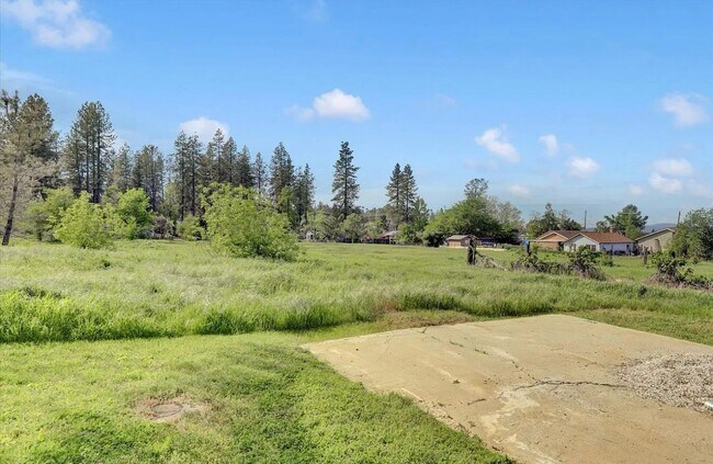 Building Photo - 190 Upper Slate Creek Rd