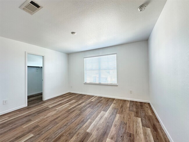 Building Photo - 5703 Finely Run St