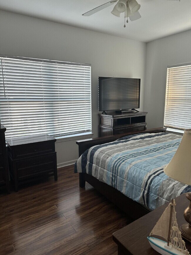 Building Photo - Great townhome 3/2 fully furnished!